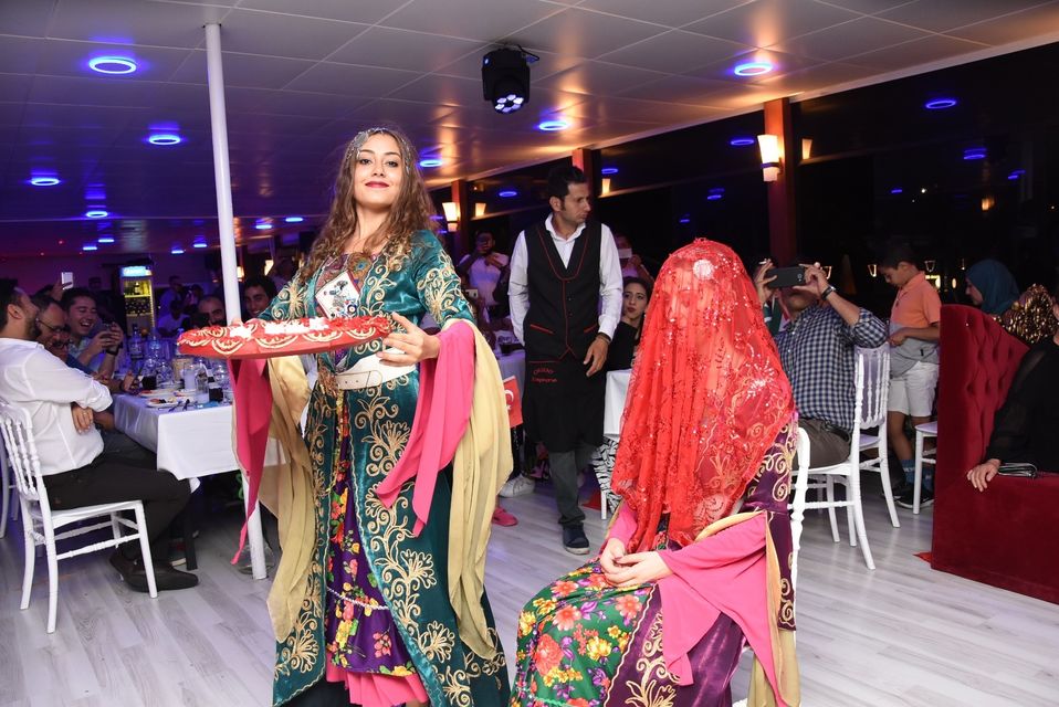 2022 Top 6 Istanbul Bosphorus Dinner Cruise with Entertainment