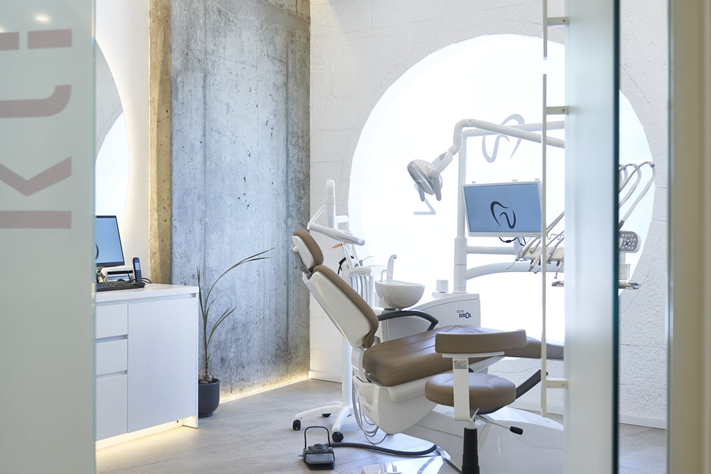 14 Best Dental Implant & Veneers Clinics in Istanbul Turkey + Top Dentists